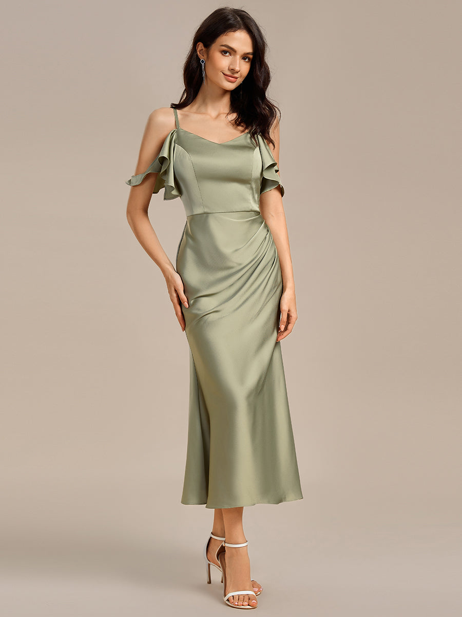 Robe mi-longue en satin à épaules dénudées et manches à volants #Couleur_Menthe Verte