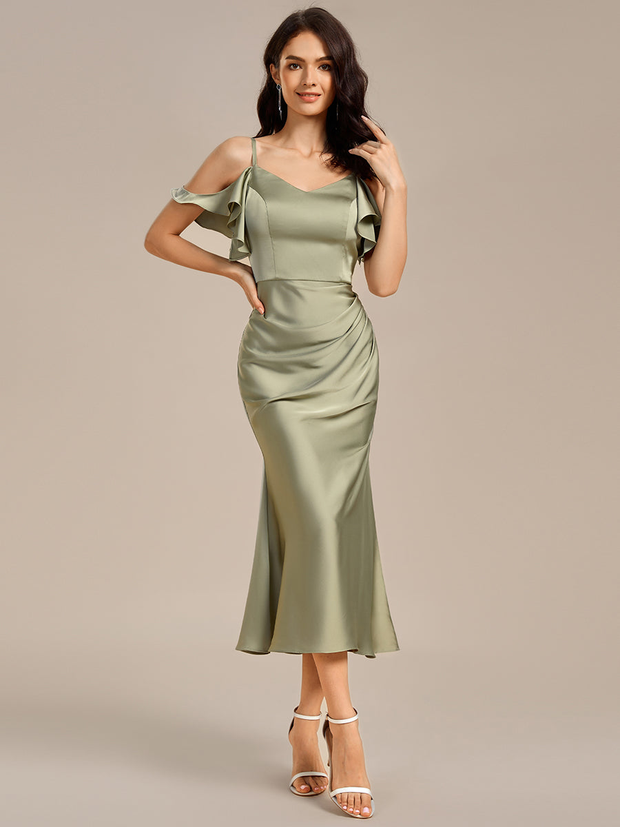 Robe mi-longue en satin à épaules dénudées et manches à volants #Couleur_Menthe Verte
