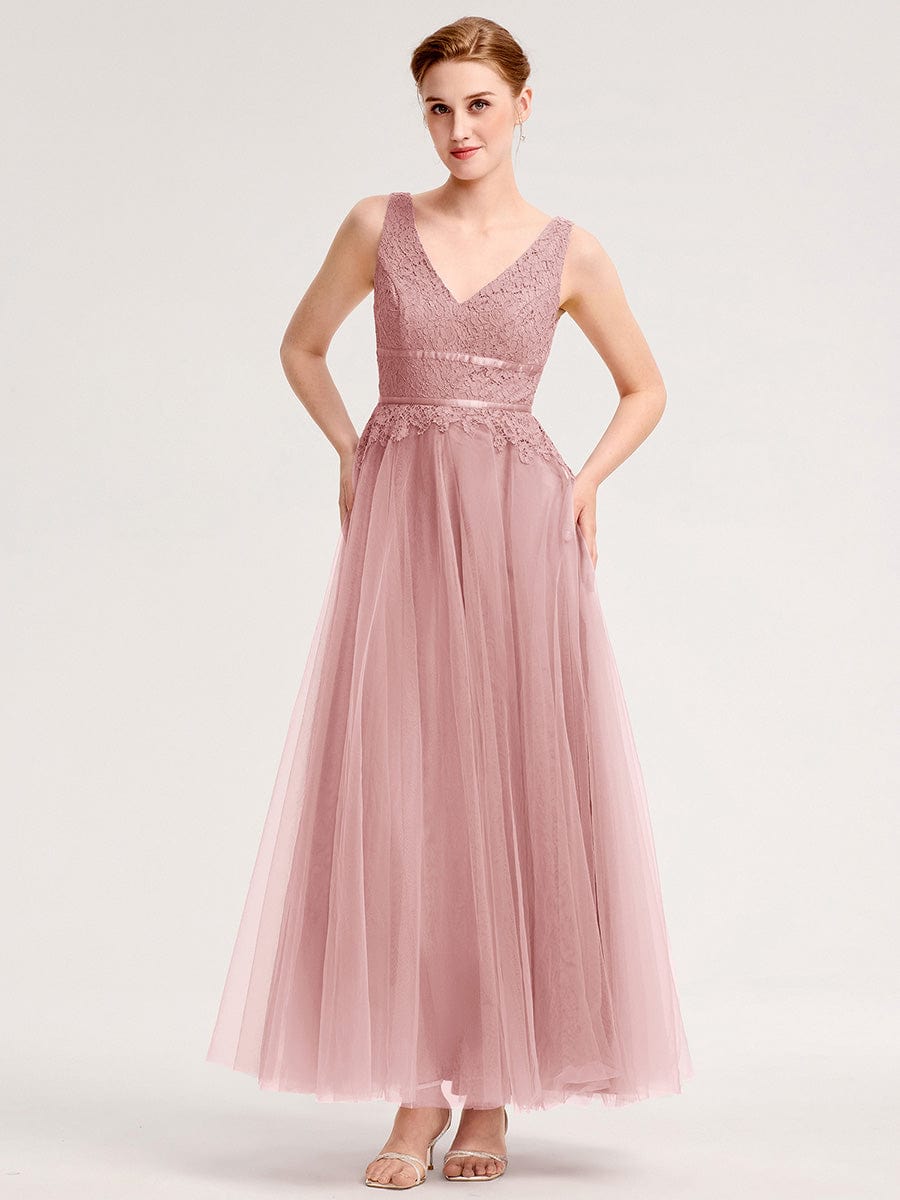 Robe d'invité de mariage trapèze en mousseline fluide à encolure ronde et longueur au genou #Couleur_Rose fumee