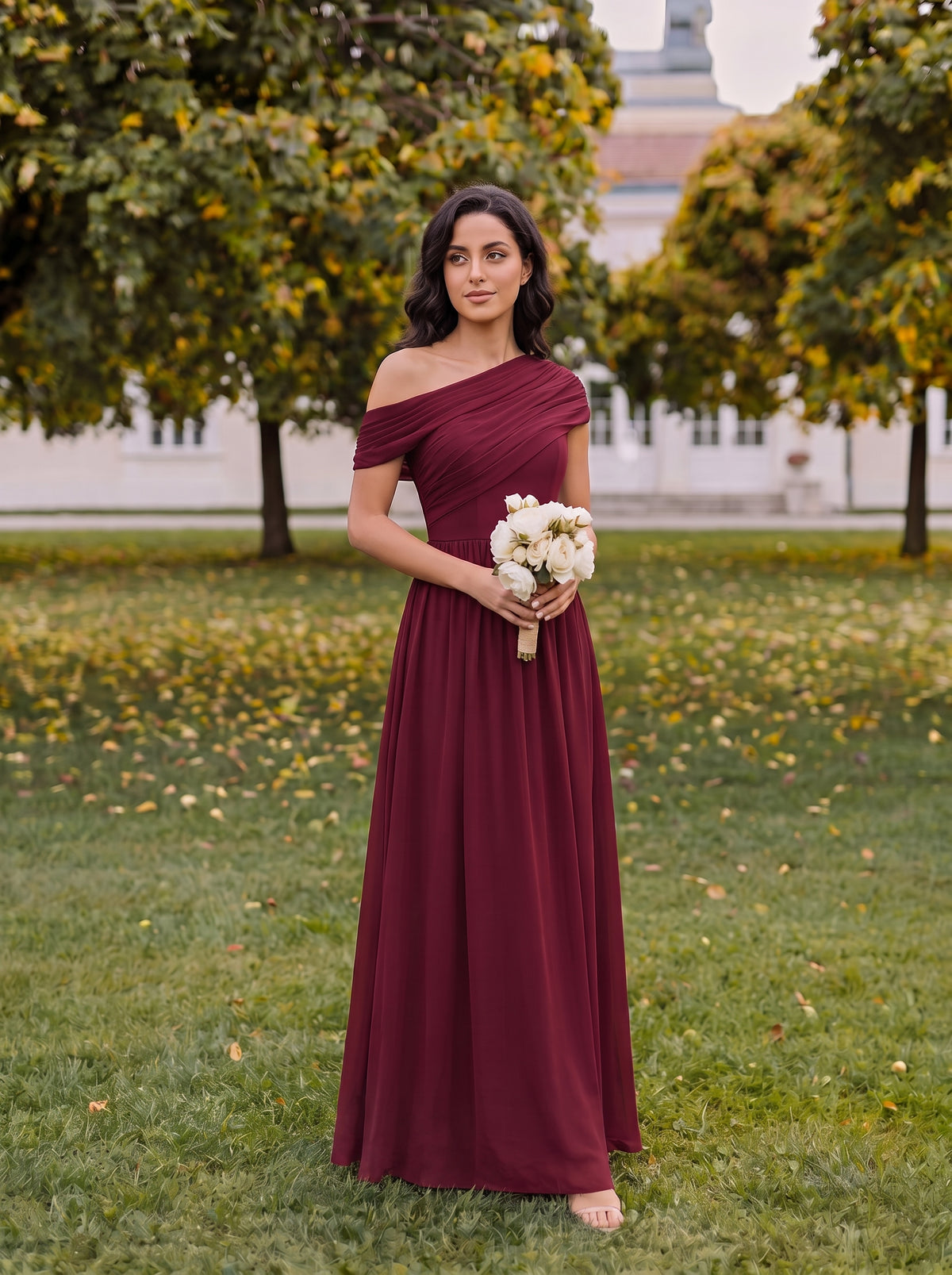 Robe longue asymétrique sans bretelles en A avec détail froncé #Couleur_Bordeaux