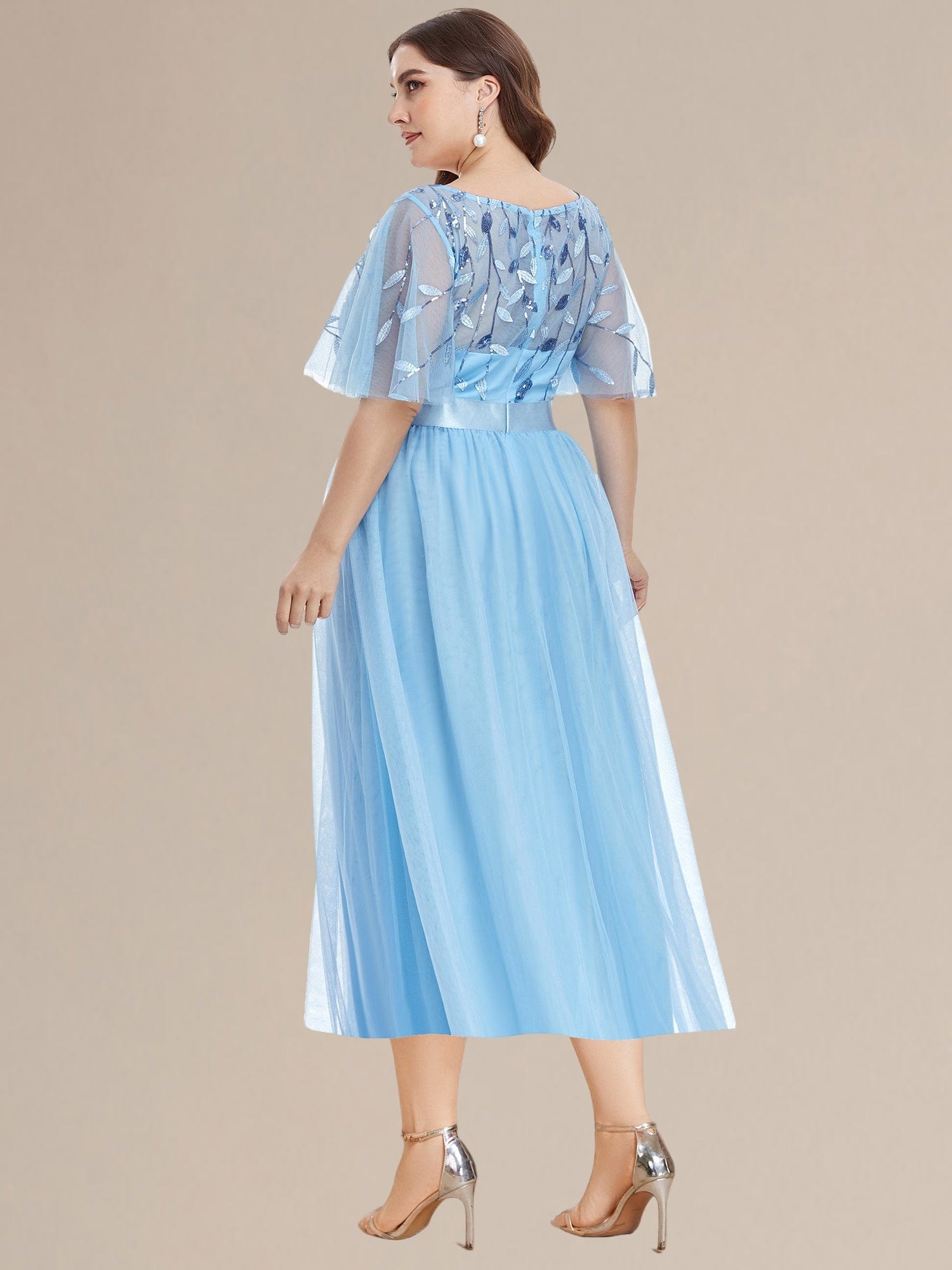 Robe d'invitée de mariage mi-longue à paillettes et feuilles #Couleur_Bleu Ciel