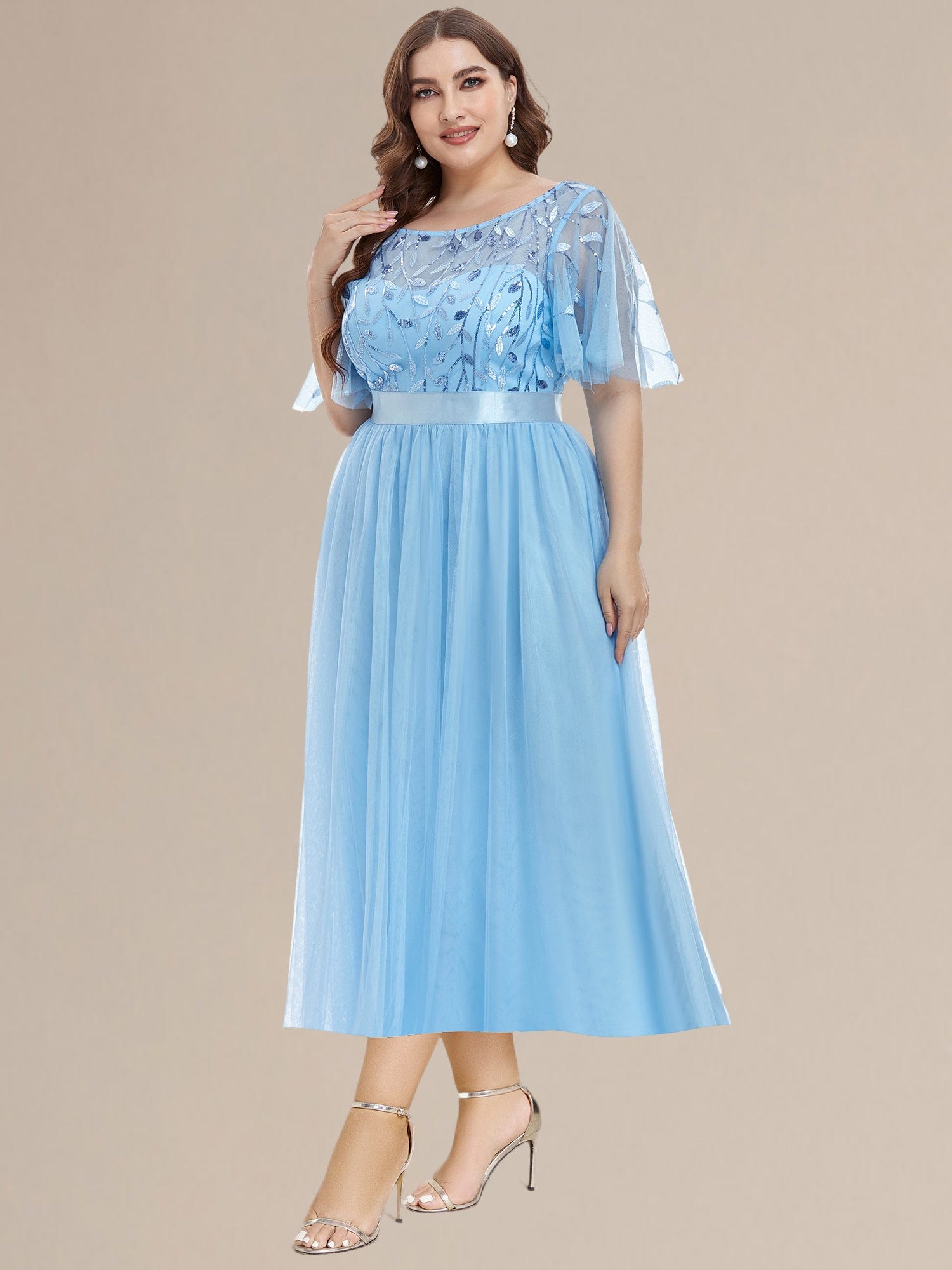 Robe d'invitée de mariage mi-longue à paillettes et feuilles #Couleur_Bleu Ciel