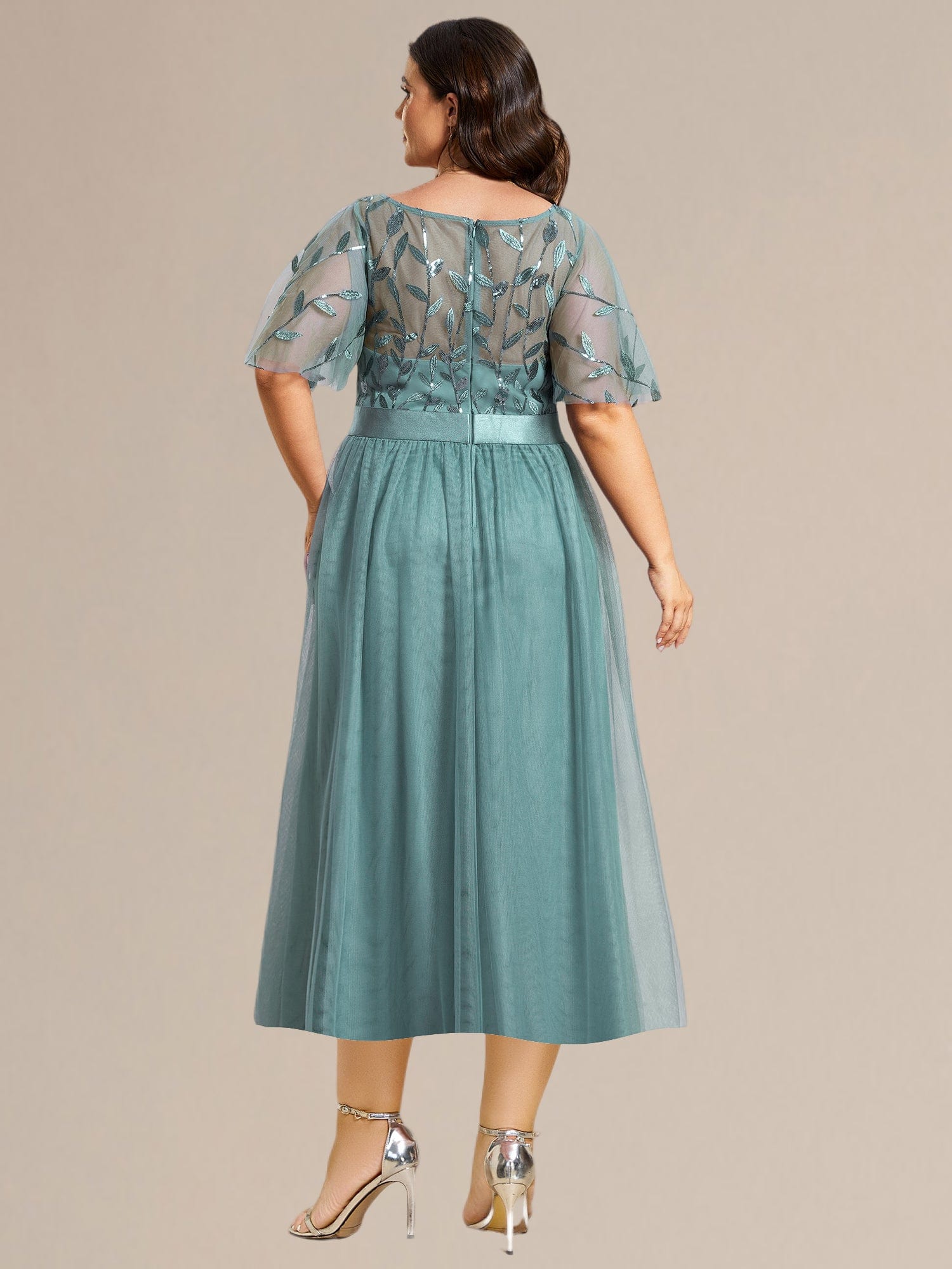 Robe d'invitée de mariage mi-longue à paillettes et feuilles #Couleur_Bleu Fume