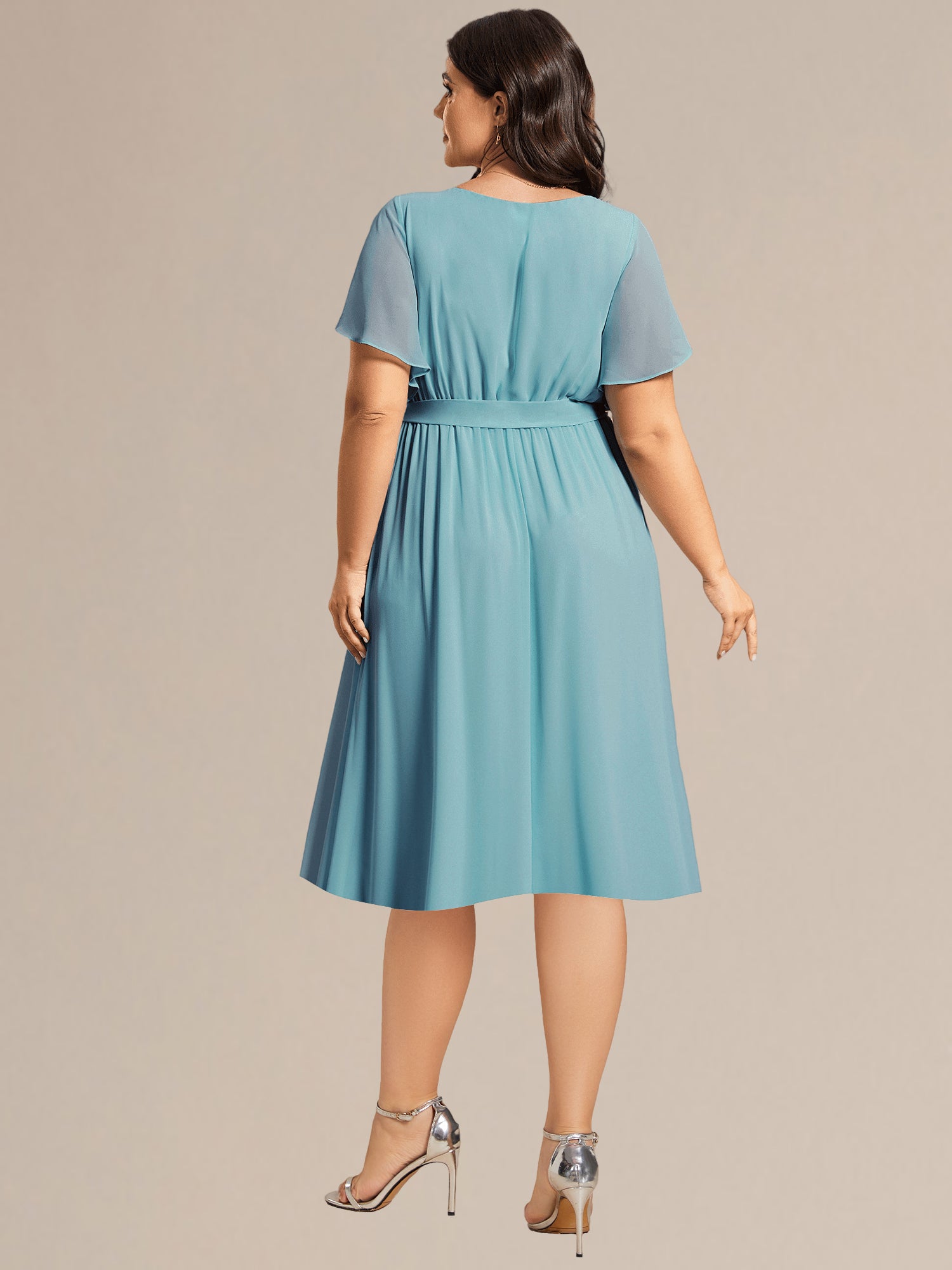Robe d'invité de mariage trapèze en mousseline fluide à encolure ronde et longueur au genou #Couleur_Noir & Or
