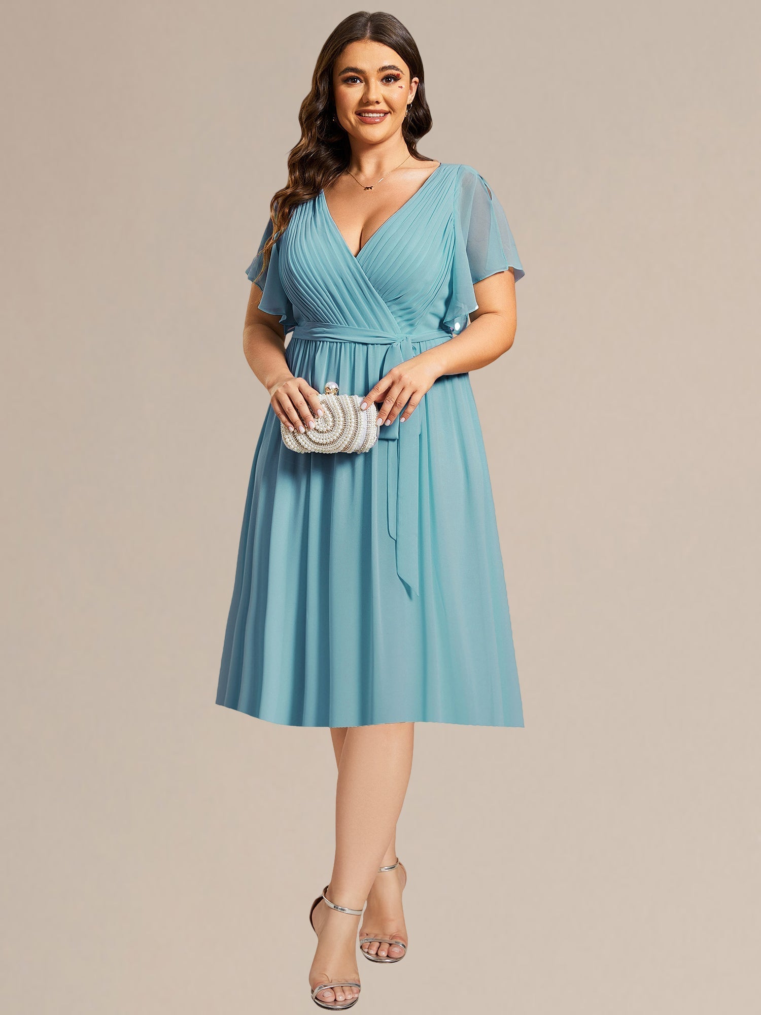 Robe d'invité de mariage trapèze en mousseline fluide à encolure ronde et longueur au genou #Couleur_Noir & Or