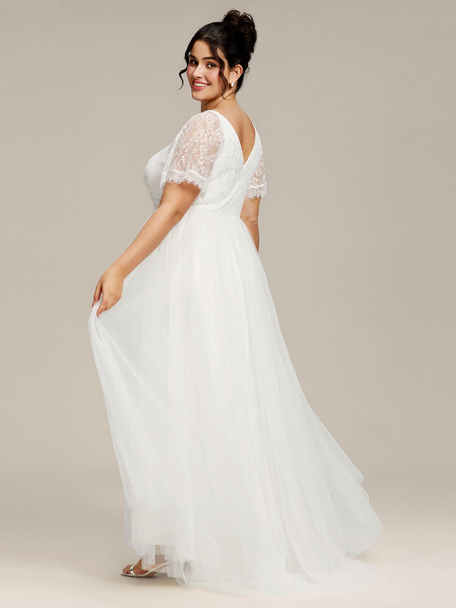 Robe de mariée en tulle avec col en V et manches plissées #color_Blanc