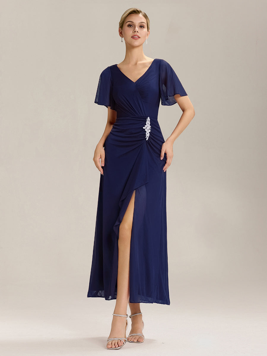 Robe de la mère de la mariée en mousseline ornée de strass avec manches à volants et fente #Couleur_Bleu Marine