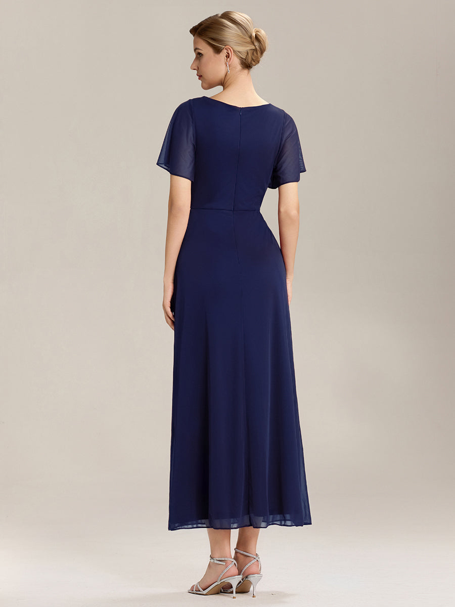 Robe de la mère de la mariée en mousseline ornée de strass avec manches à volants et fente #Couleur_Bleu Marine