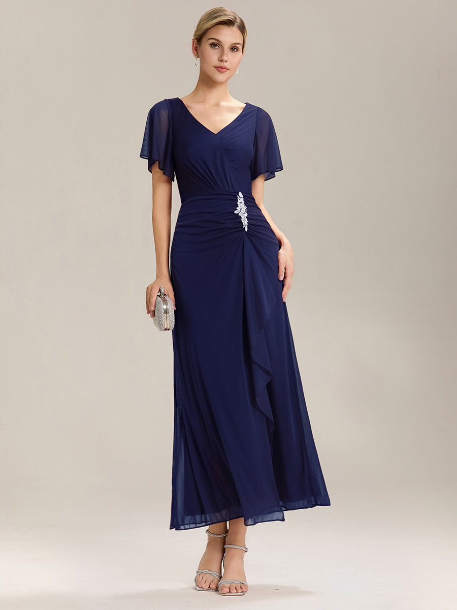 Robe de la mère de la mariée en mousseline ornée de strass avec manches à volants et fente #Couleur_Bleu Marine