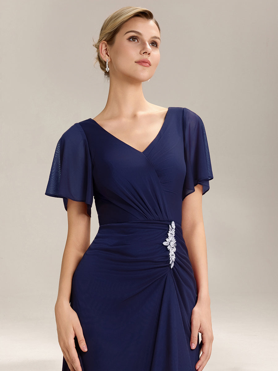 Robe de la mère de la mariée en mousseline ornée de strass avec manches à volants et fente #Couleur_Bleu Marine