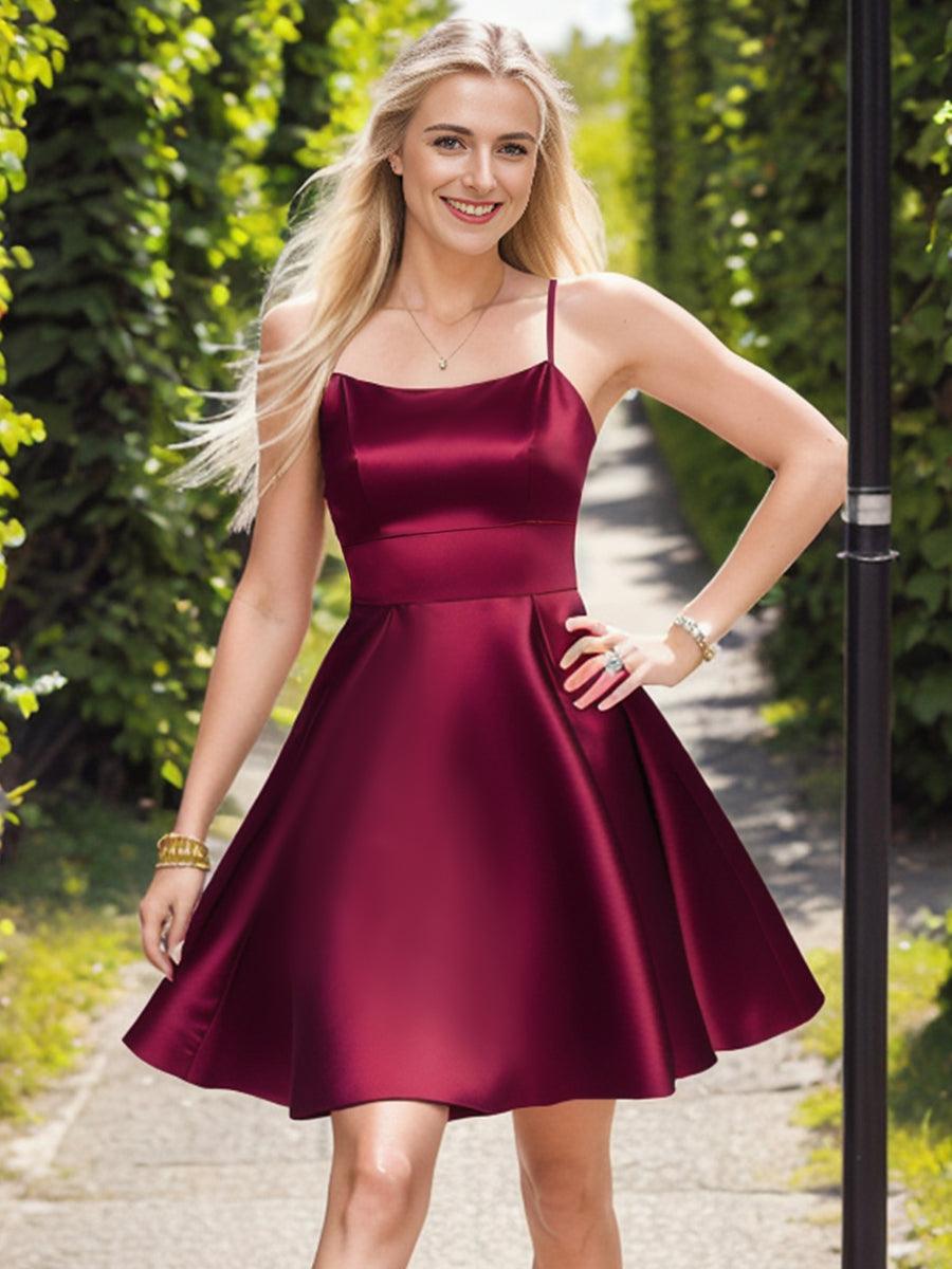 Robe A-Ligne courte en satin à bretelles fines et dos nu #Couleur_Vert sauge Robe A-Ligne courte en satin à bretelles fines et dos nu