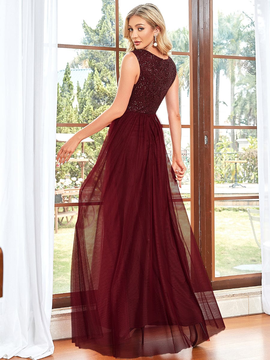 Robe de soirée longue plissée à col en V et à sequins sans manches #Couleur_Bordeaux Robe de soirée longue plissée à col en V et à sequins sans manches