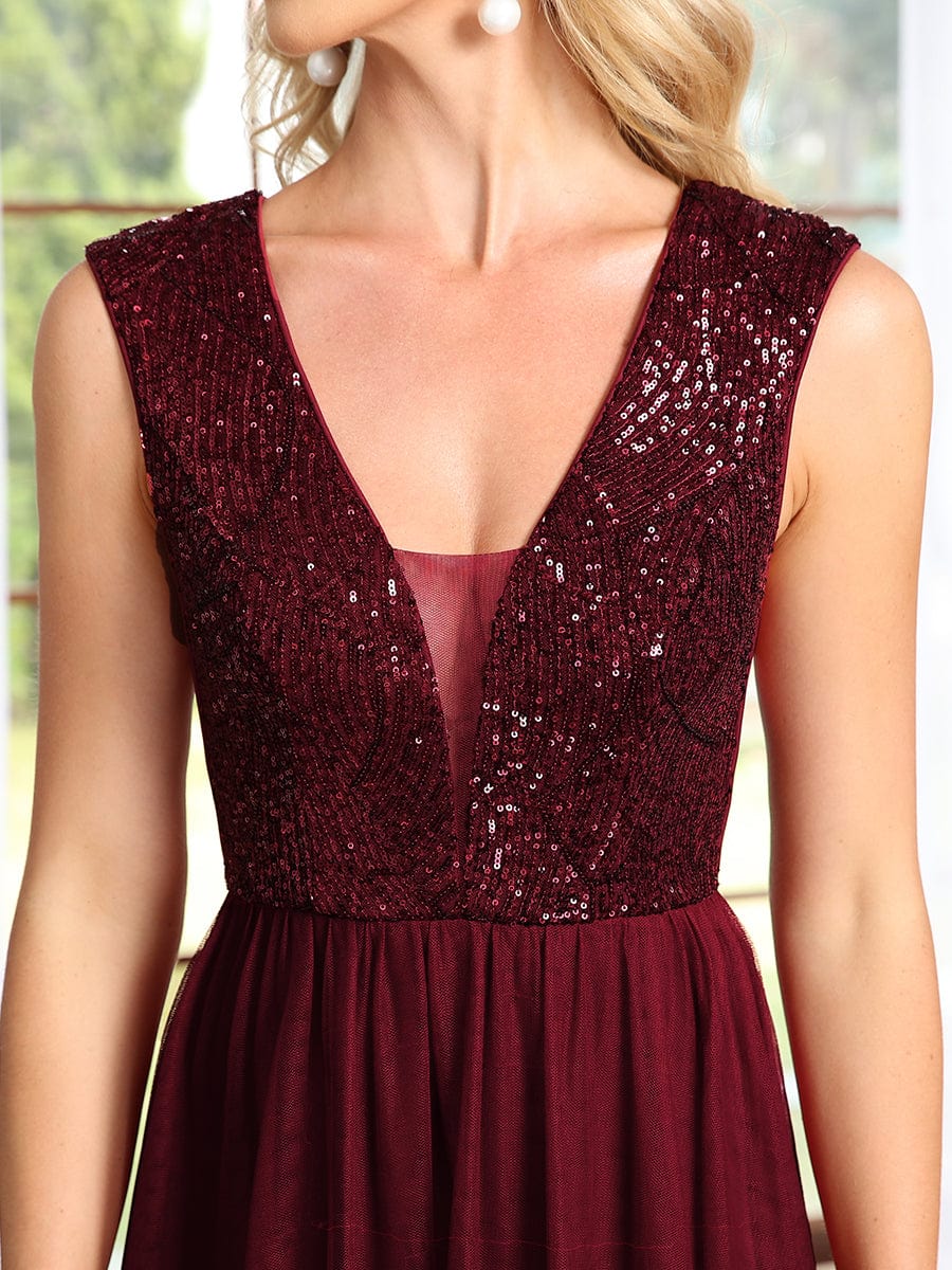 Robe de soirée longue plissée à col en V et à sequins sans manches #Couleur_Bordeaux Robe de soirée longue plissée à col en V et à sequins sans manches