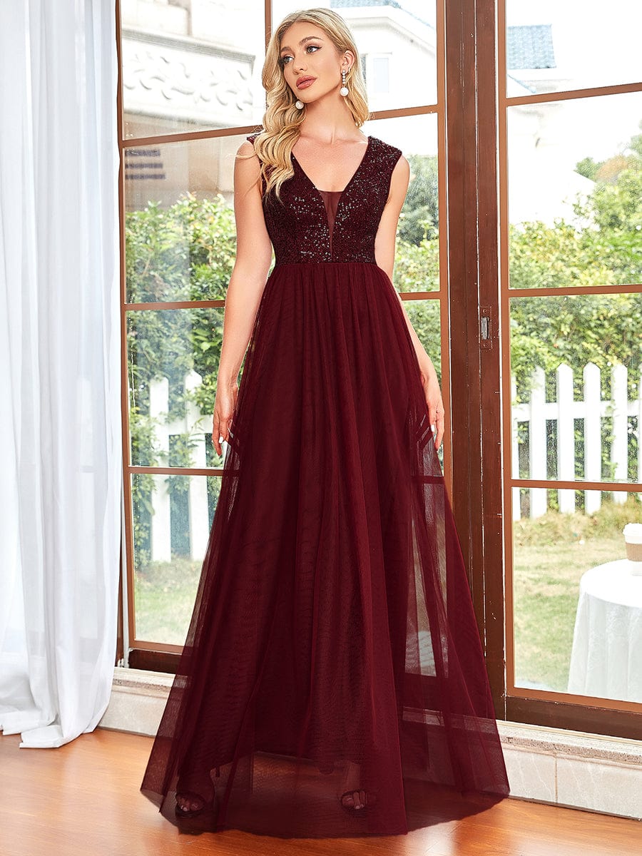 Robe de soirée longue plissée à col en V et à sequins sans manches #Couleur_Bordeaux Robe de soirée longue plissée à col en V et à sequins sans manches