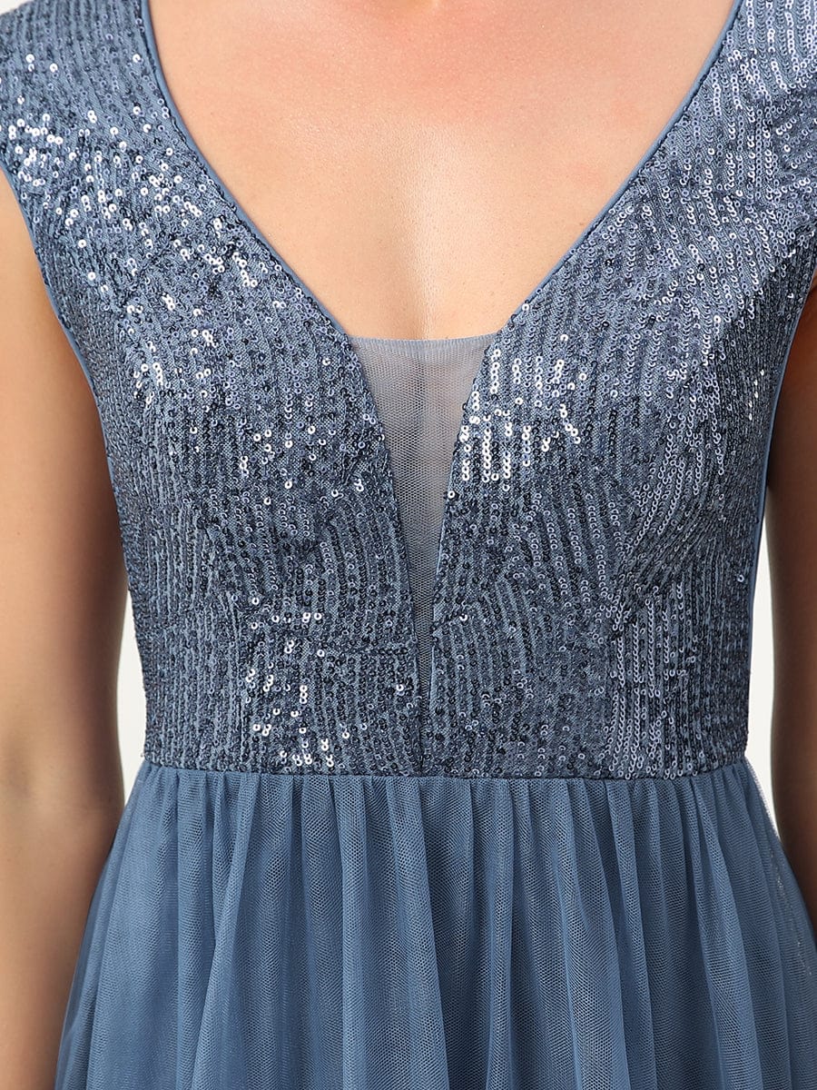 Robe de soirée longue plissée à col en V et à sequins sans manches #Couleur_Bordeaux Robe de soirée longue plissée à col en V et à sequins sans manches