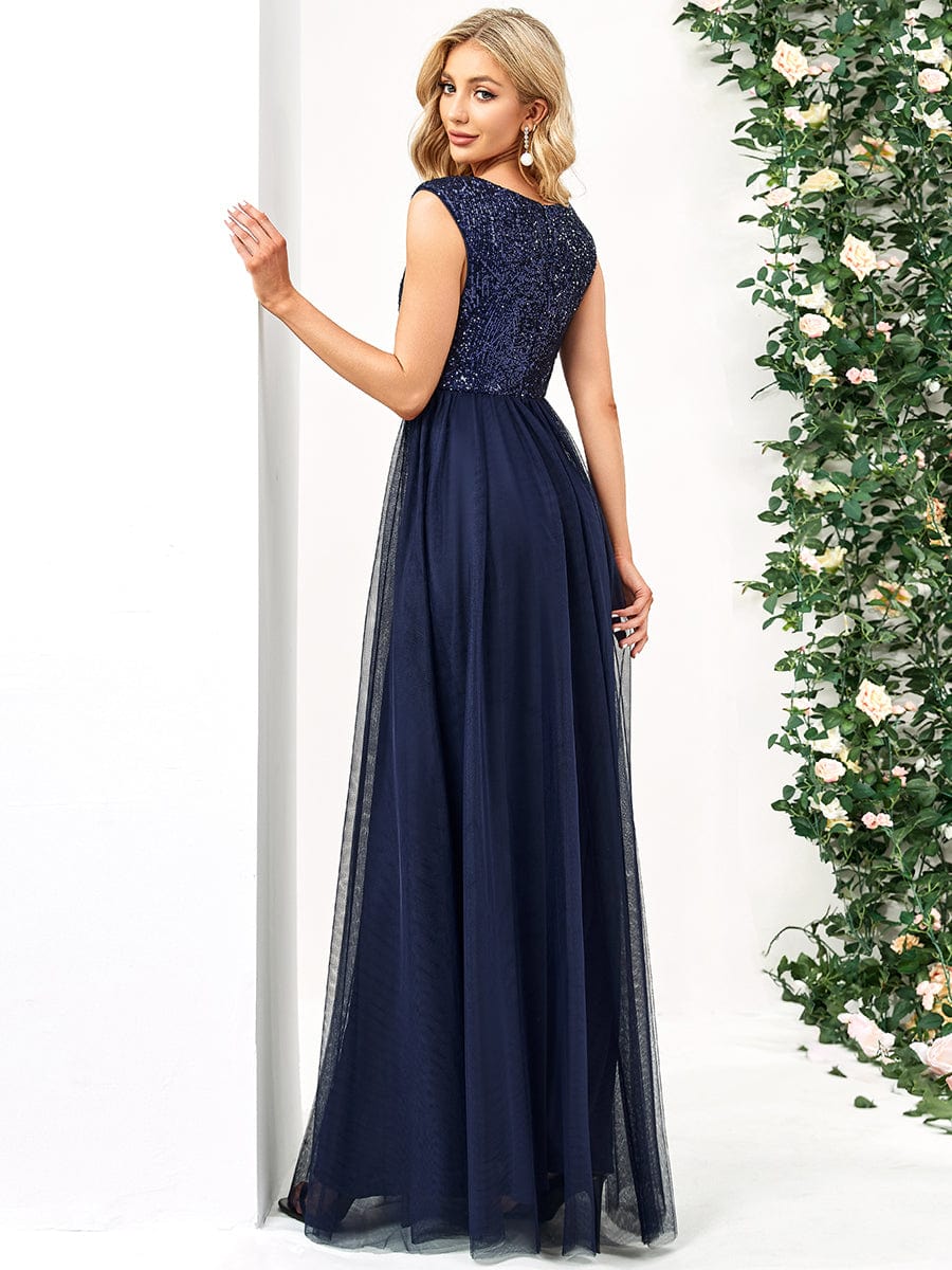 Robe de soirée longue plissée à col en V et à sequins sans manches #Couleur_Bordeaux Robe de soirée longue plissée à col en V et à sequins sans manches