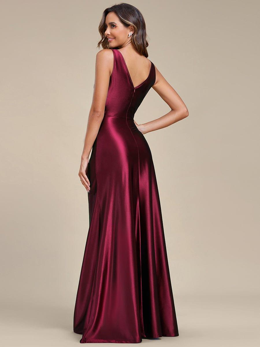 Robe de soirée en satin plissée à col en V et à fente haute pour bal #Couleur_Bordeaux Robe de soirée en satin plissée à col en V et à fente haute pour bal