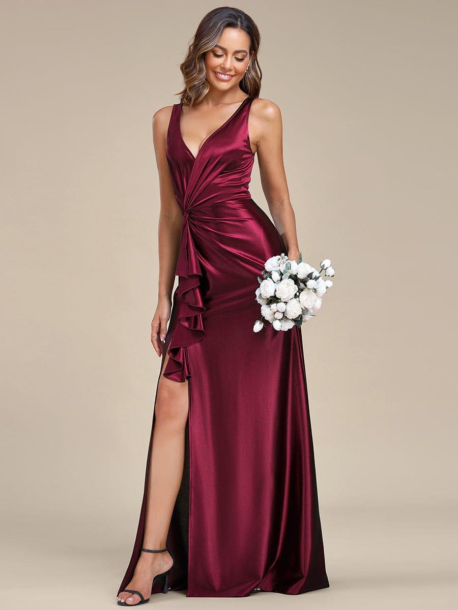 Robe de soirée en satin plissée à col en V et à fente haute pour bal #Couleur_Bordeaux Robe de soirée en satin plissée à col en V et à fente haute pour bal