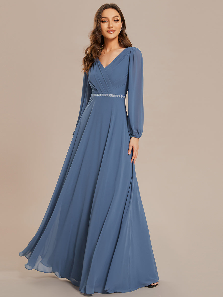 Robe de soirée plissée en mousseline de soie double col en V manches longues ceinture brillante #Couleur_Marine Fume Robe de soirée plissée en mousseline de soie double col en V manches longues ceinture brillante