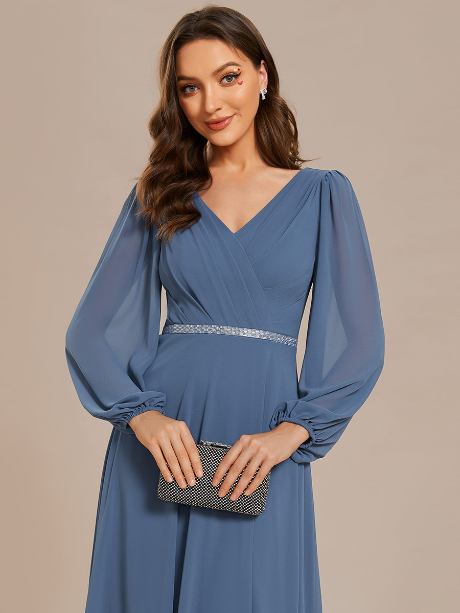Robe de soirée plissée en mousseline de soie double col en V manches longues ceinture brillante #Couleur_Marine Fume Robe de soirée plissée en mousseline de soie double col en V manches longues ceinture brillante
