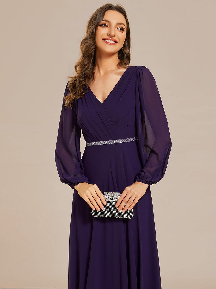 Robe de soirée plissée en mousseline de soie double col en V manches longues ceinture brillante #Couleur_Marine Fume Robe de soirée plissée en mousseline de soie double col en V manches longues ceinture brillante