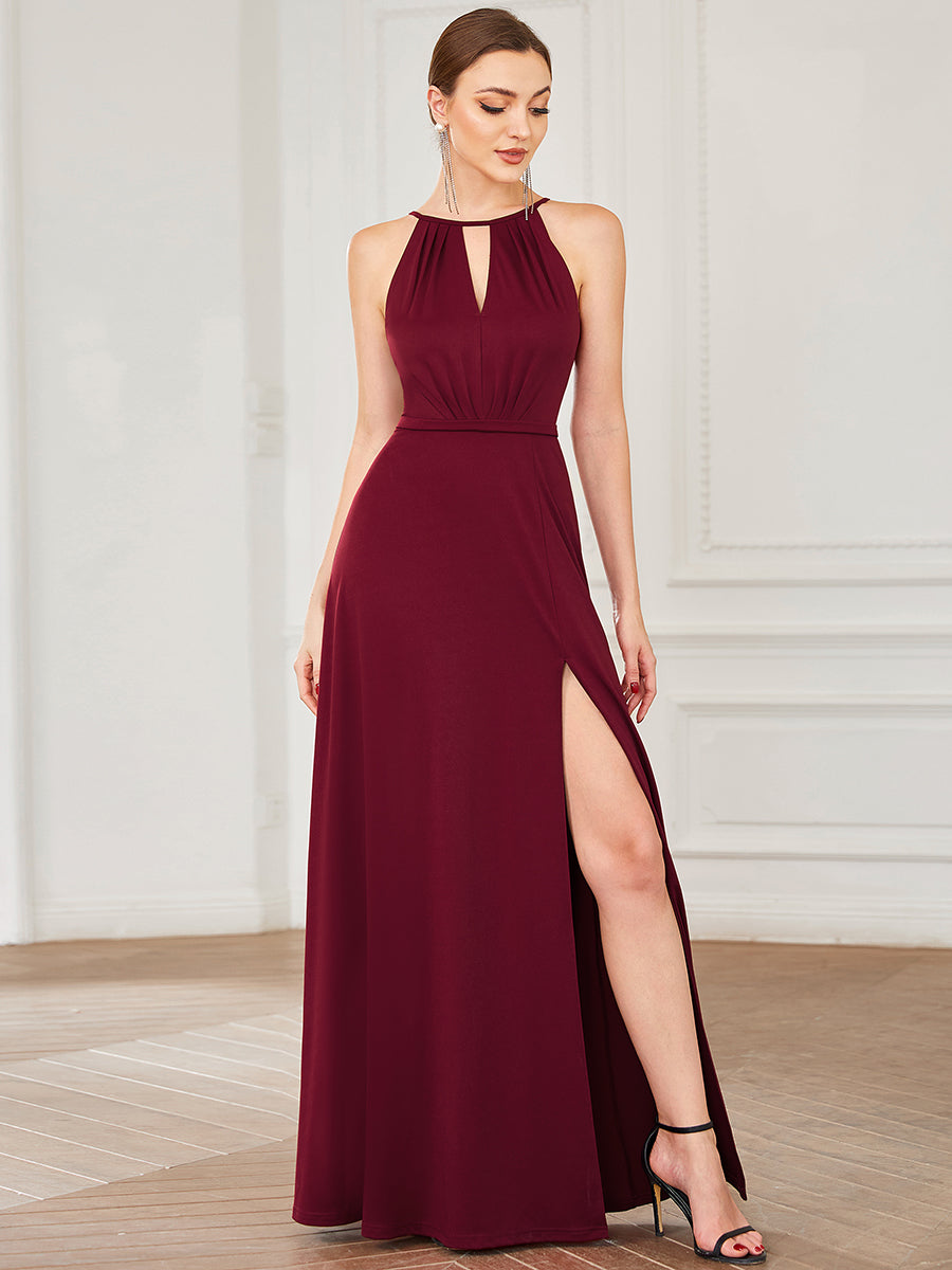 Robe de soirée sans manches à fente haute et trou de serrure #Couleur_Bordeaux Robe de soirée sans manches à fente haute et trou de serrure