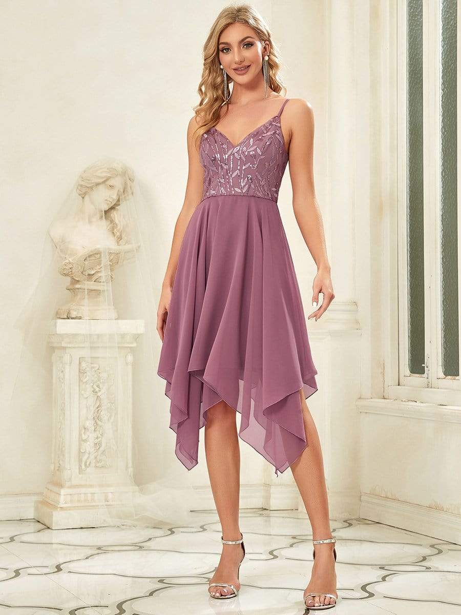 Robe de soirée midi à bretelles spaghetti et ourlet asymétrique #Couleur_Orchidee Robe de soirée midi à bretelles spaghetti et ourlet asymétrique
