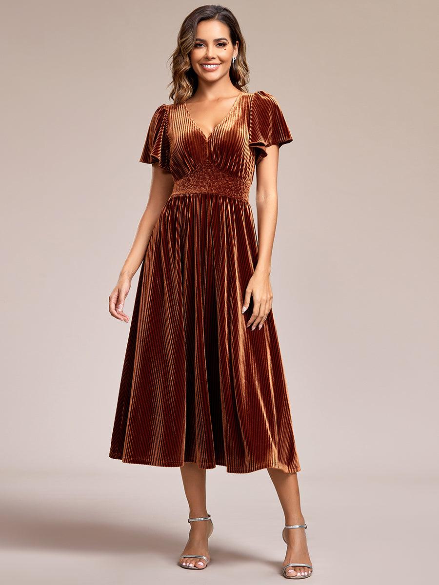 Robe d'invité de mariage mi-longue en velours d'automne à manches courtes et col en V gracieux#Couleur_Caramel Robe d'invité de mariage mi-longue en velours d'automne à manches courtes et col en V gracieux