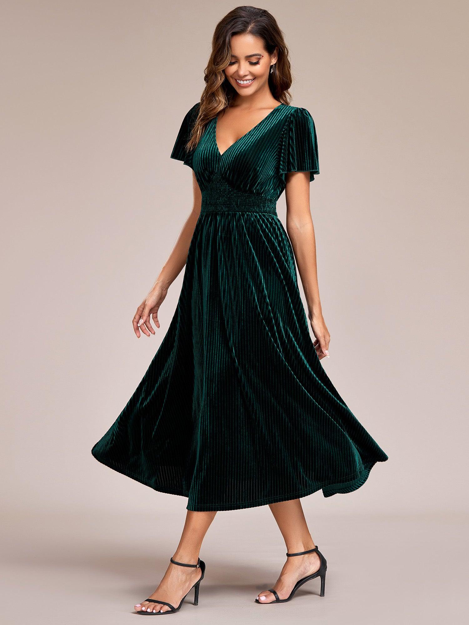 Robe d'invité de mariage mi-longue en velours d'automne à manches courtes et col en V gracieux#Couleur_Caramel Robe d'invité de mariage mi-longue en velours d'automne à manches courtes et col en V gracieux