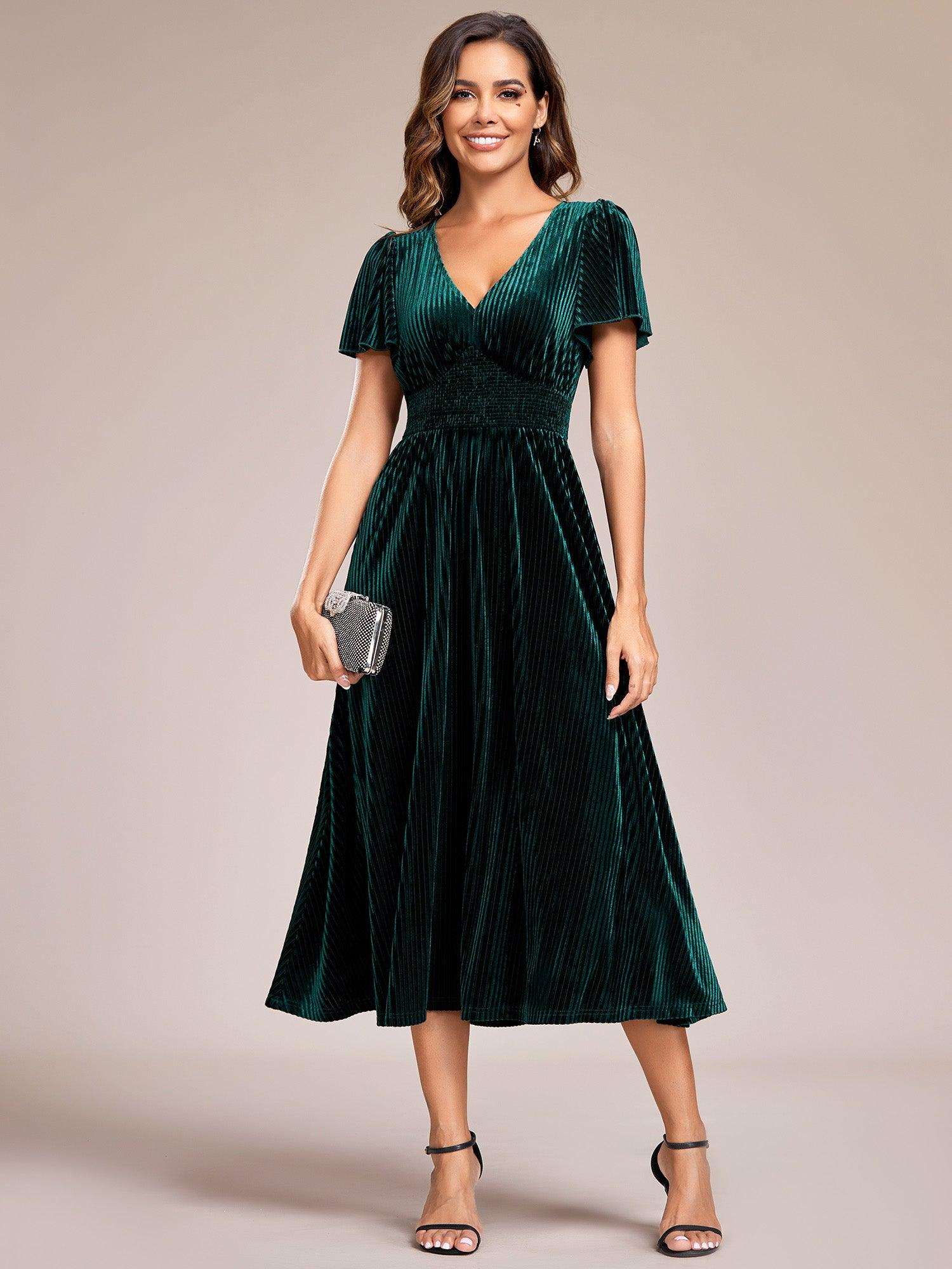 Robe d'invité de mariage mi-longue en velours d'automne à manches courtes et col en V gracieux#Couleur_Caramel Robe d'invité de mariage mi-longue en velours d'automne à manches courtes et col en V gracieux