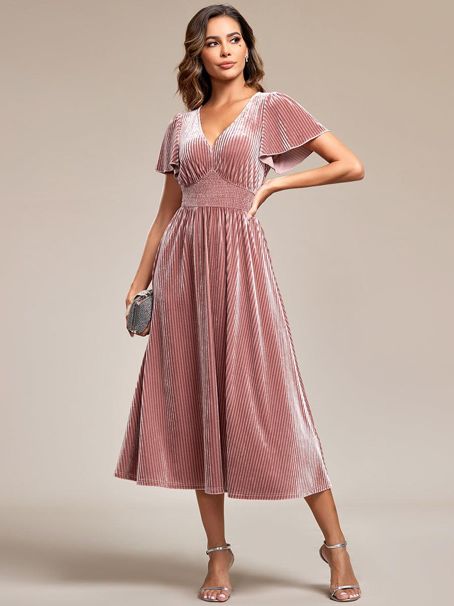 Robe d'invité de mariage mi-longue en velours d'automne à manches courtes et col en V gracieux#Couleur_Caramel Robe d'invité de mariage mi-longue en velours d'automne à manches courtes et col en V gracieux