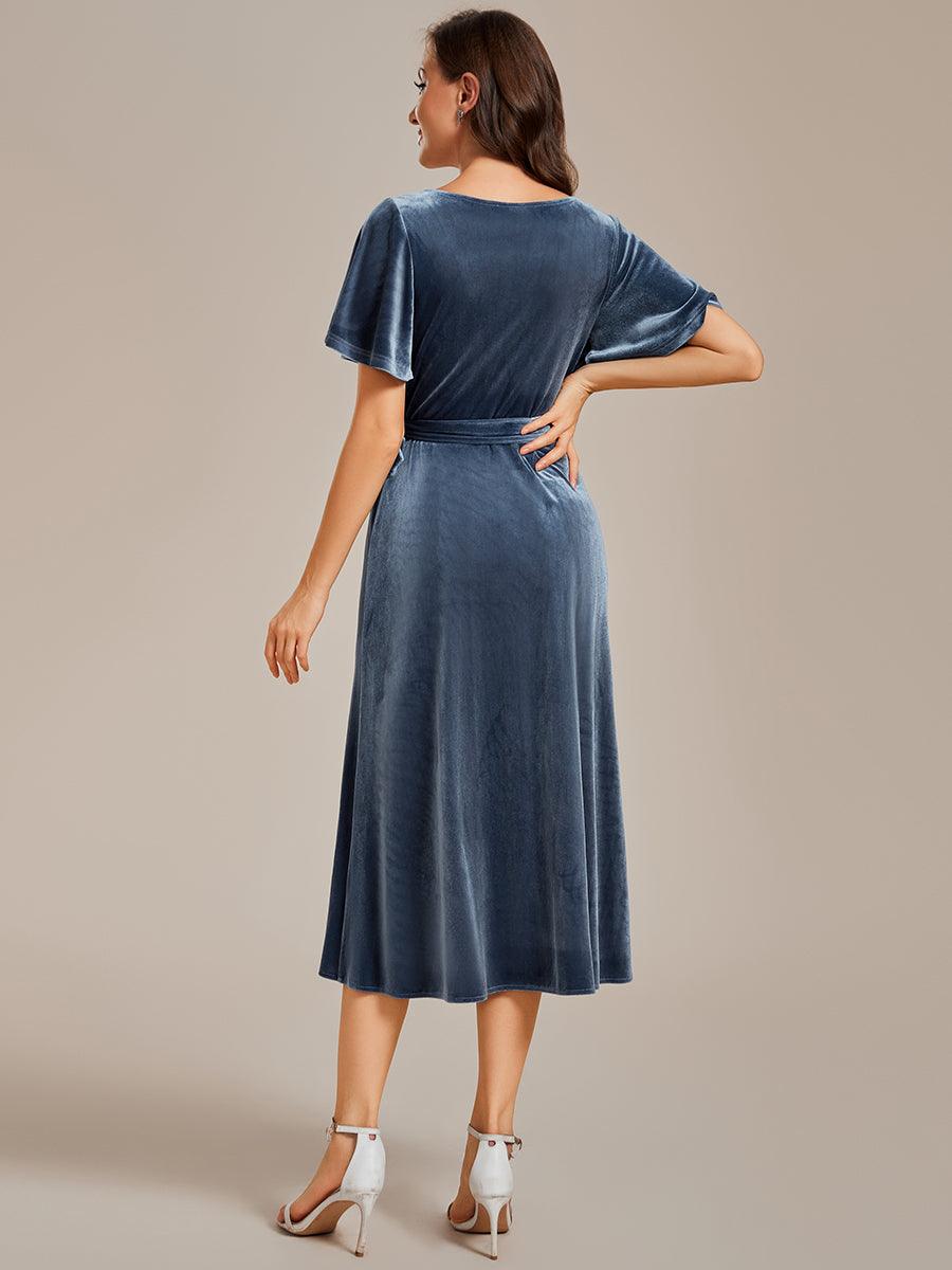 Robe d'invité de mariage mi-longue en velours type une pièce manches courtes col en V #Couleur_Marine Fume