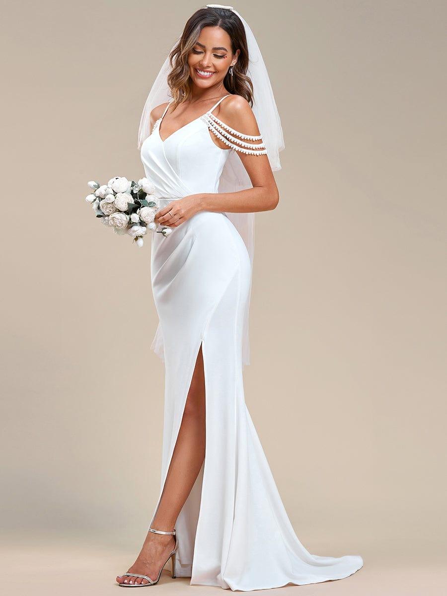Robe de mariée sirène plissée à épaules dénudées avec chaîne de perles #Couleur_Blanc Robe de mariée sirène plissée à épaules dénudées avec chaîne de perles