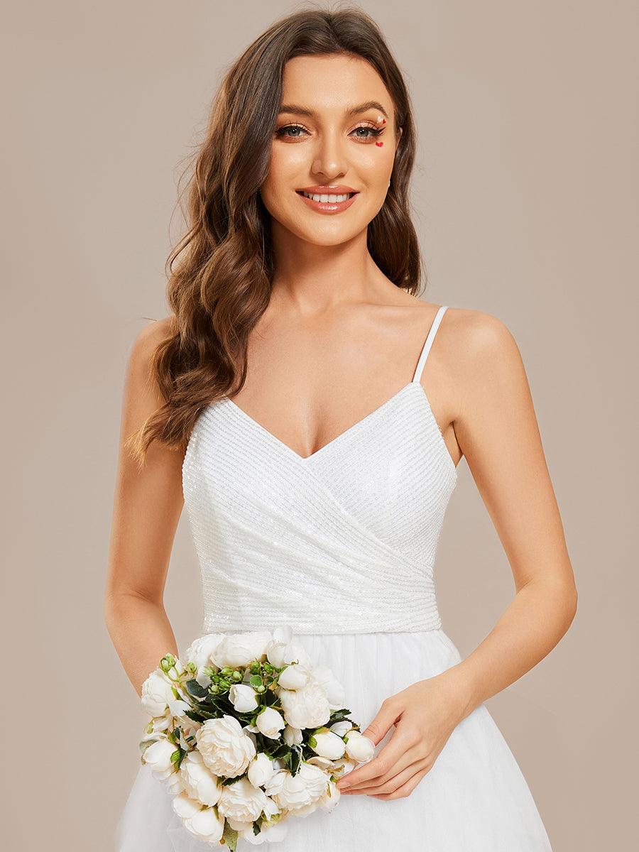 Robe de mariée en tulle scintillante à col en V et bretelles spaghetti #Couleur_Blanc Robe de mariée en tulle scintillante à col en V et bretelles spaghetti