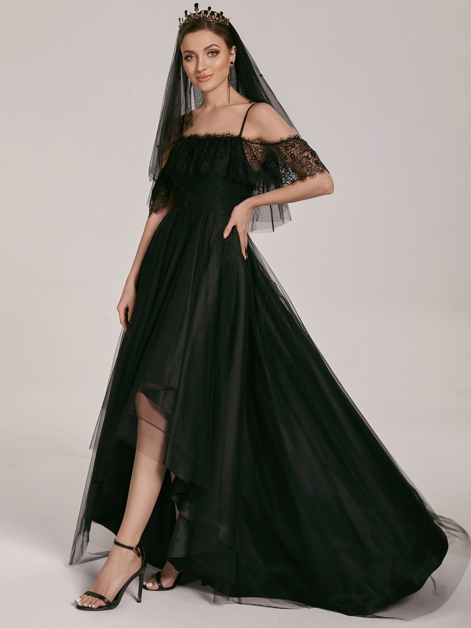 Taille Personnalisée Bretelles Spaghetti épaule Froide Robe De Mariée En Dentelle Haute Basse #couleur_Creme Taille Personnalisée Bretelles Spaghetti épaule Froide Robe De Mariée En Dentelle Haute Basse