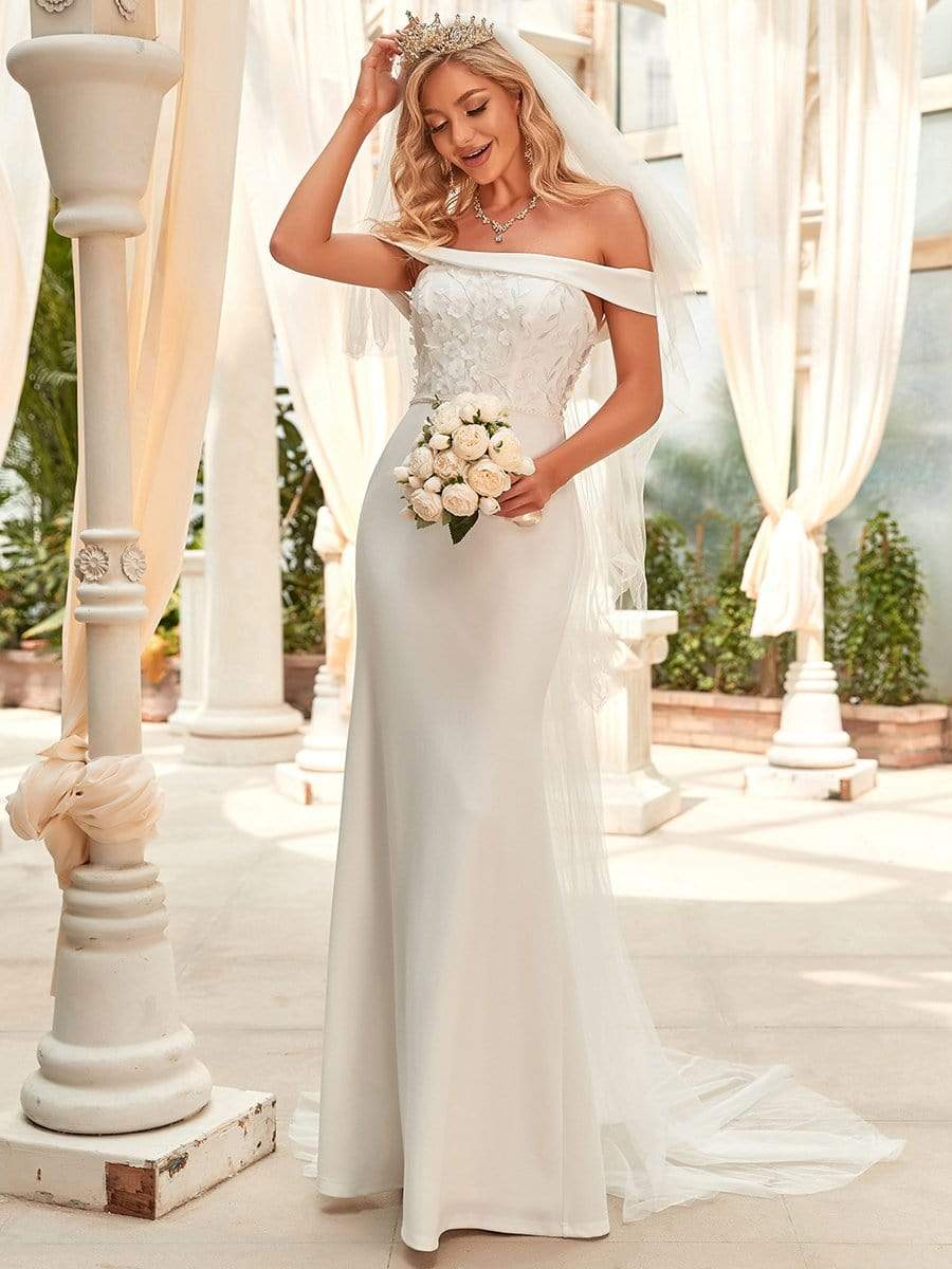 Robe de mariée ajustée et évasée avec appliques à épaules dénudées #Couleur_Blanc Robe de mariée ajustée et évasée avec appliques à épaules dénudées