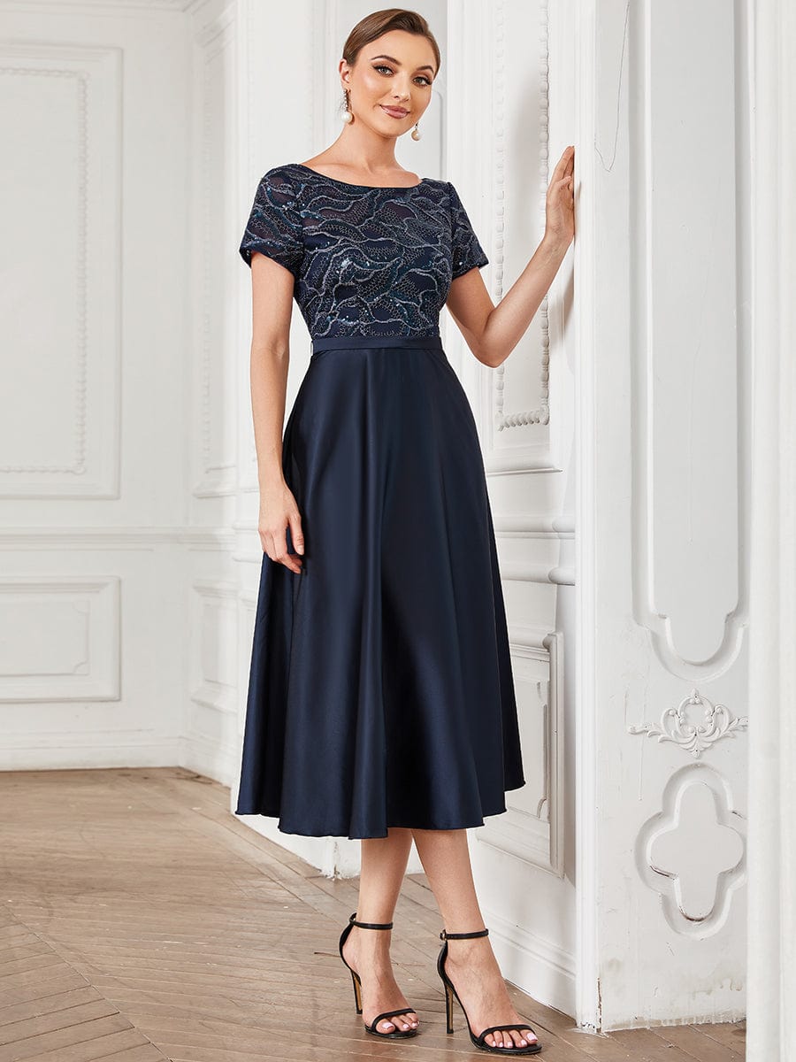Robe mère de la mariée mi-longue en dentelle à sequins et manches courtes #Couleur_Bleu Marine Robe mère de la mariée mi-longue en dentelle à sequins et manches courtes