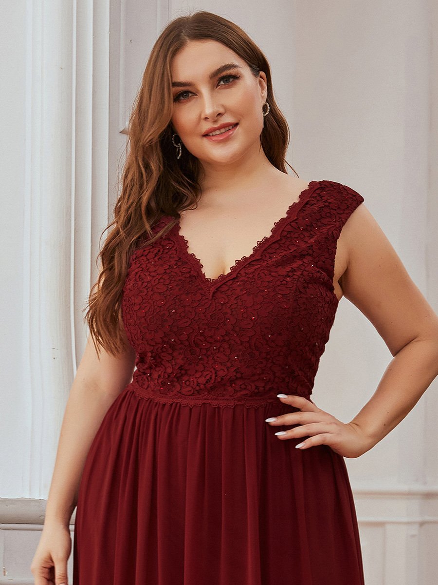 Robe de Soirée Longue élégante en Dentelle Florale à Col en V #Couleur_Bordeaux Robe de Soirée Longue élégante en Dentelle Florale à Col en V