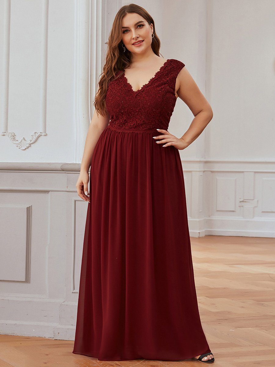 Robe de Soirée Longue élégante en Dentelle Florale à Col en V #Couleur_Bordeaux Robe de Soirée Longue élégante en Dentelle Florale à Col en V