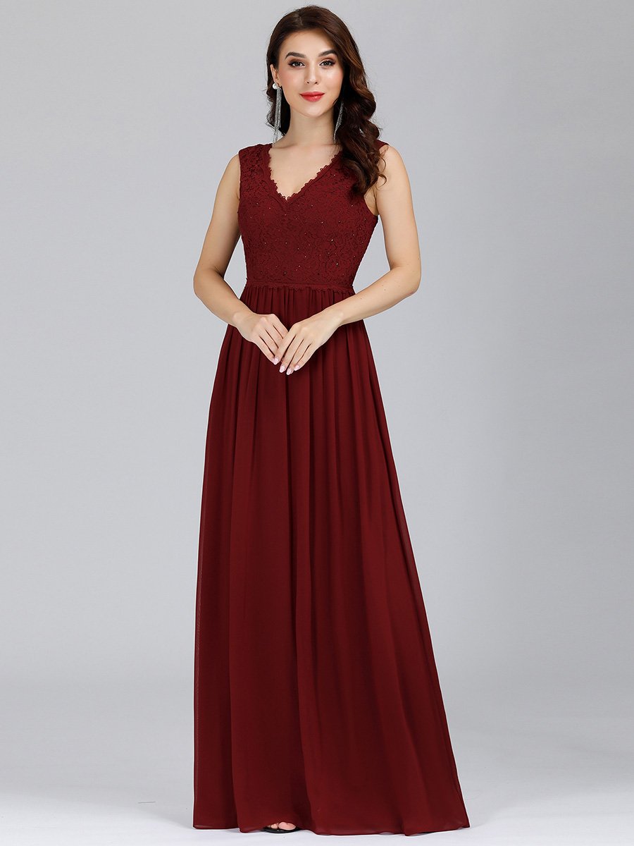 Robe de Soirée Longue élégante en Dentelle Florale à Col en V #Couleur_Bordeaux Robe de Soirée Longue élégante en Dentelle Florale à Col en V