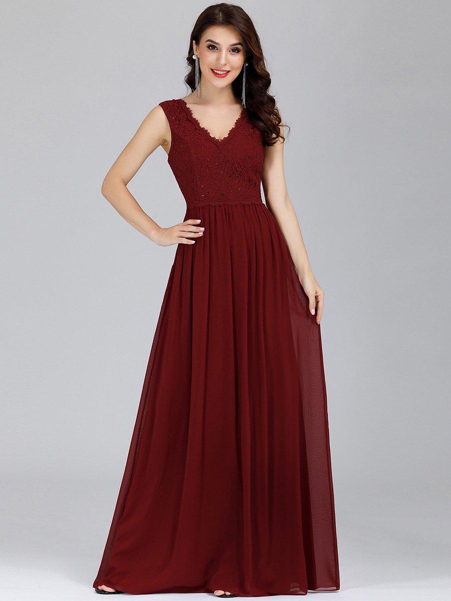 Robe de Soirée Longue élégante en Dentelle Florale à Col en V #Couleur_Bordeaux Robe de Soirée Longue élégante en Dentelle Florale à Col en V