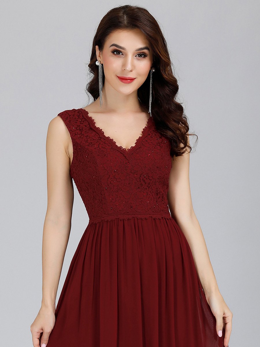 Robe de Soirée Longue élégante en Dentelle Florale à Col en V #Couleur_Bordeaux Robe de Soirée Longue élégante en Dentelle Florale à Col en V
