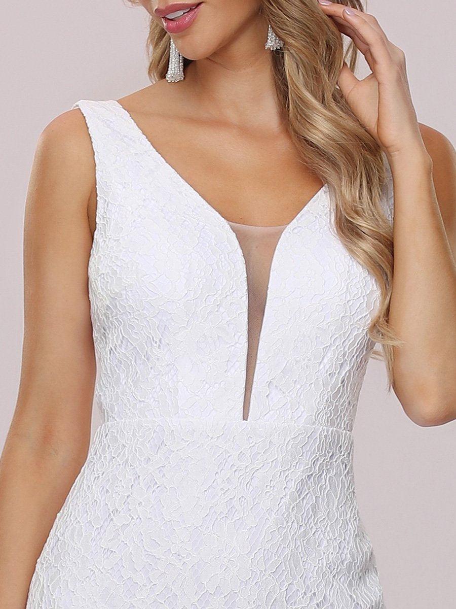 Petite robe de mariée en dentelle à queue de poisson sans manches avec un décolleté en V profond #Couleur_Blanc