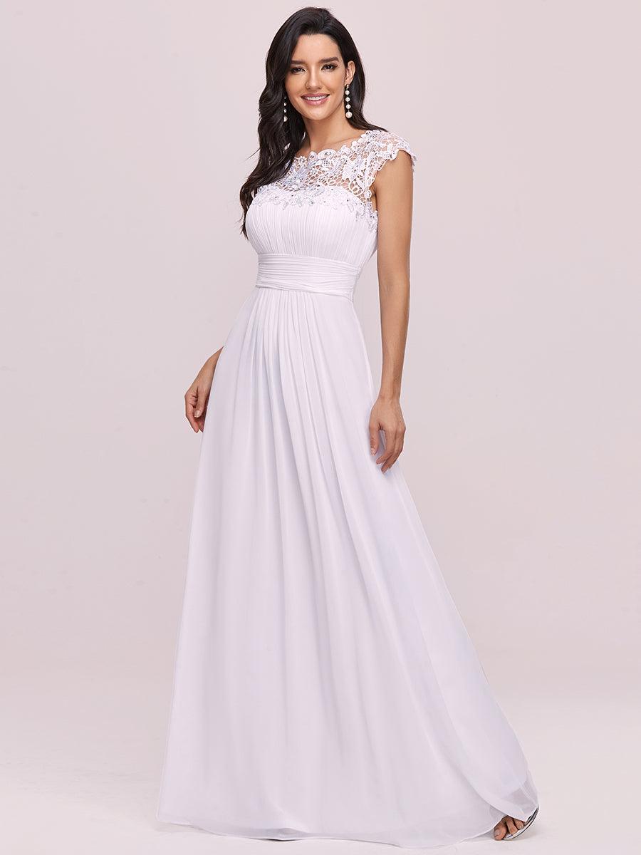 Robe de mariée en mousseline plissée unie avec décorations en dentelle #Couleur_Blanc
