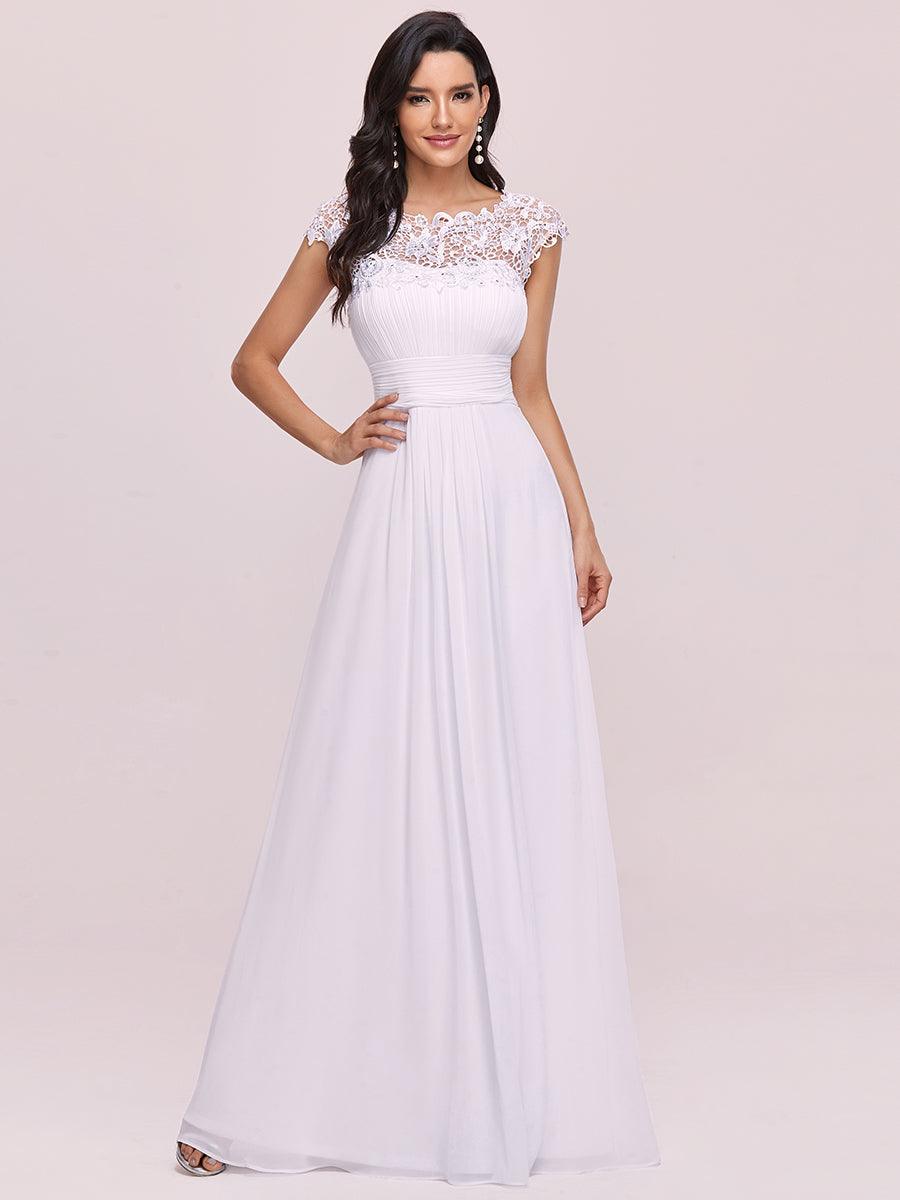Robe de mariée en mousseline plissée unie avec décorations en dentelle #Couleur_Blanc