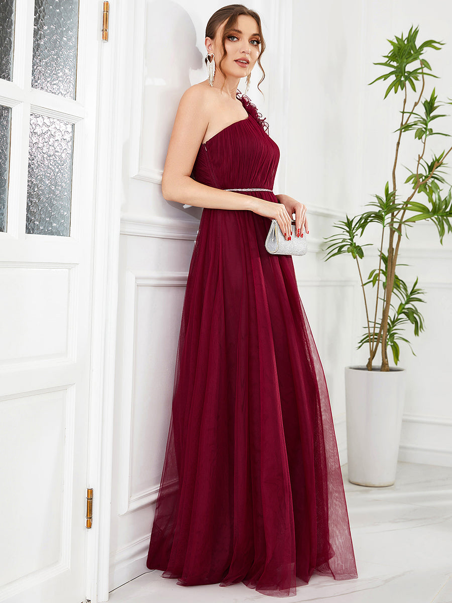 Robe demoiselle d'honneur en tulle asymétrique une bretelle à la taille et à volants #Couleur_Bordeaux Robe demoiselle d'honneur en tulle asymétrique une bretelle à la taille et à volants