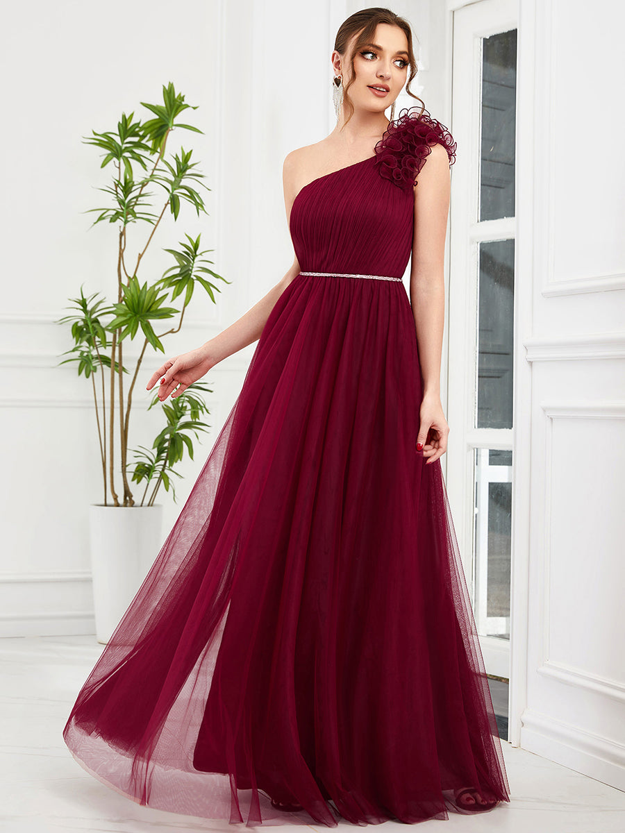 Robe demoiselle d'honneur en tulle asymétrique une bretelle à la taille et à volants #Couleur_Bordeaux Robe demoiselle d'honneur en tulle asymétrique une bretelle à la taille et à volants