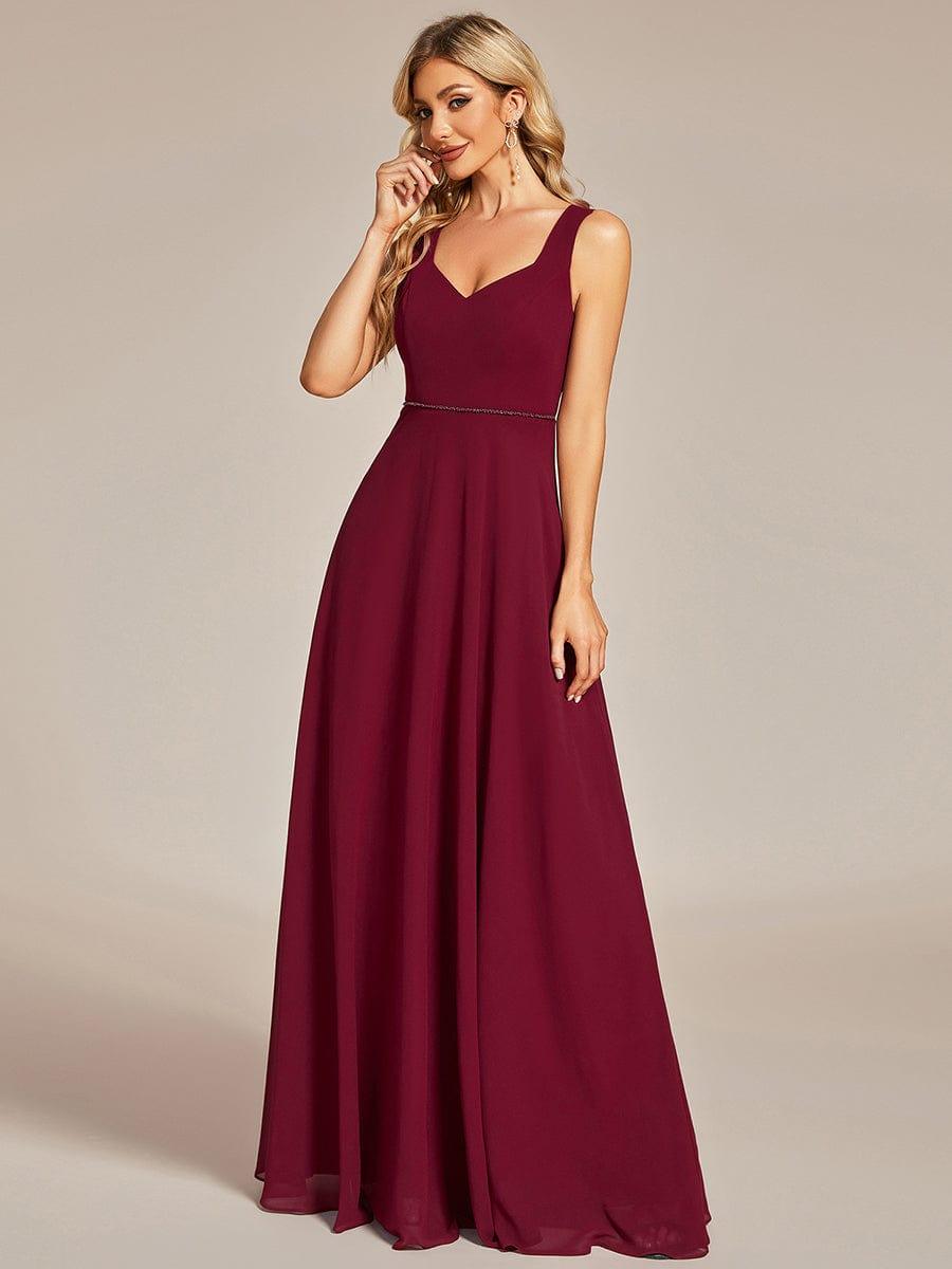Robe demoiselle d'honneur sans manches mousseline avec découpe au dos #Couleur_Bordeaux Robe demoiselle d'honneur sans manches mousseline avec découpe au dos