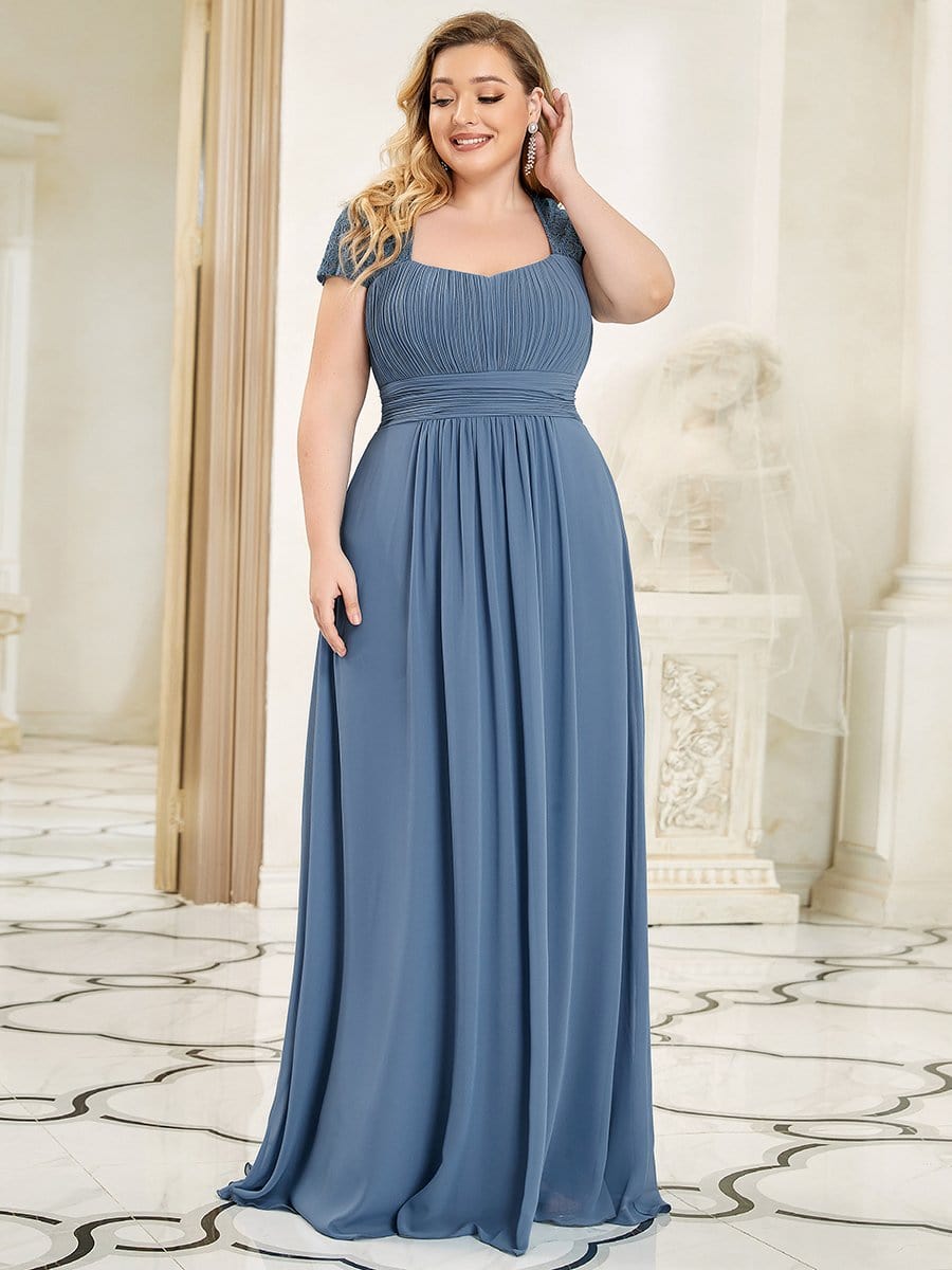 Robe de Demoiselle d'Honneur Grande Taille à Manches Courtes en Dentelle Plissée au Sol #Couleur_Marine Fume Robe de Demoiselle d'Honneur Grande Taille à Manches Courtes en Dentelle Plissée au Sol
