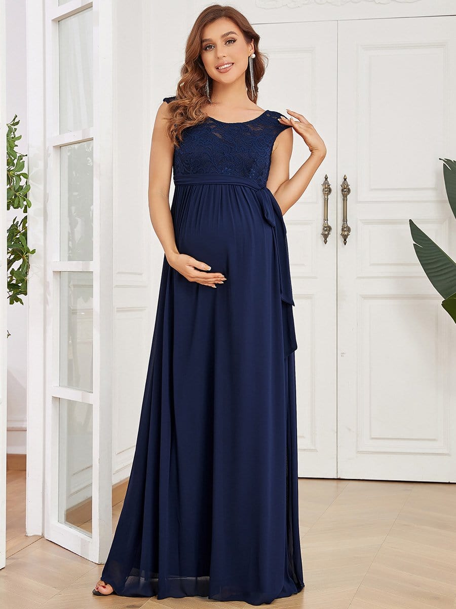 Robe de maternité longue en dentelle à encolure dégagée et dos bas #Couleur_Bleu Marine Robe de maternité longue en dentelle à encolure dégagée et dos bas